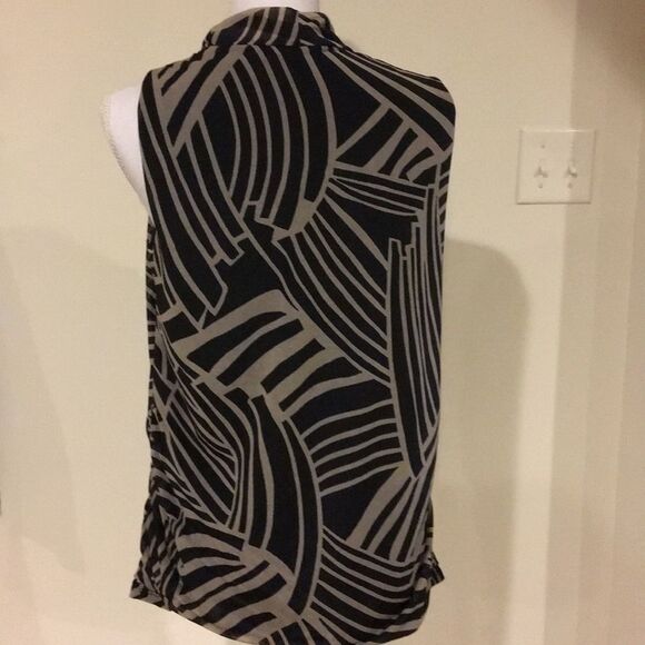 Dana Buchman Black and Tan Patterned Blouse - Picture 2 of 5